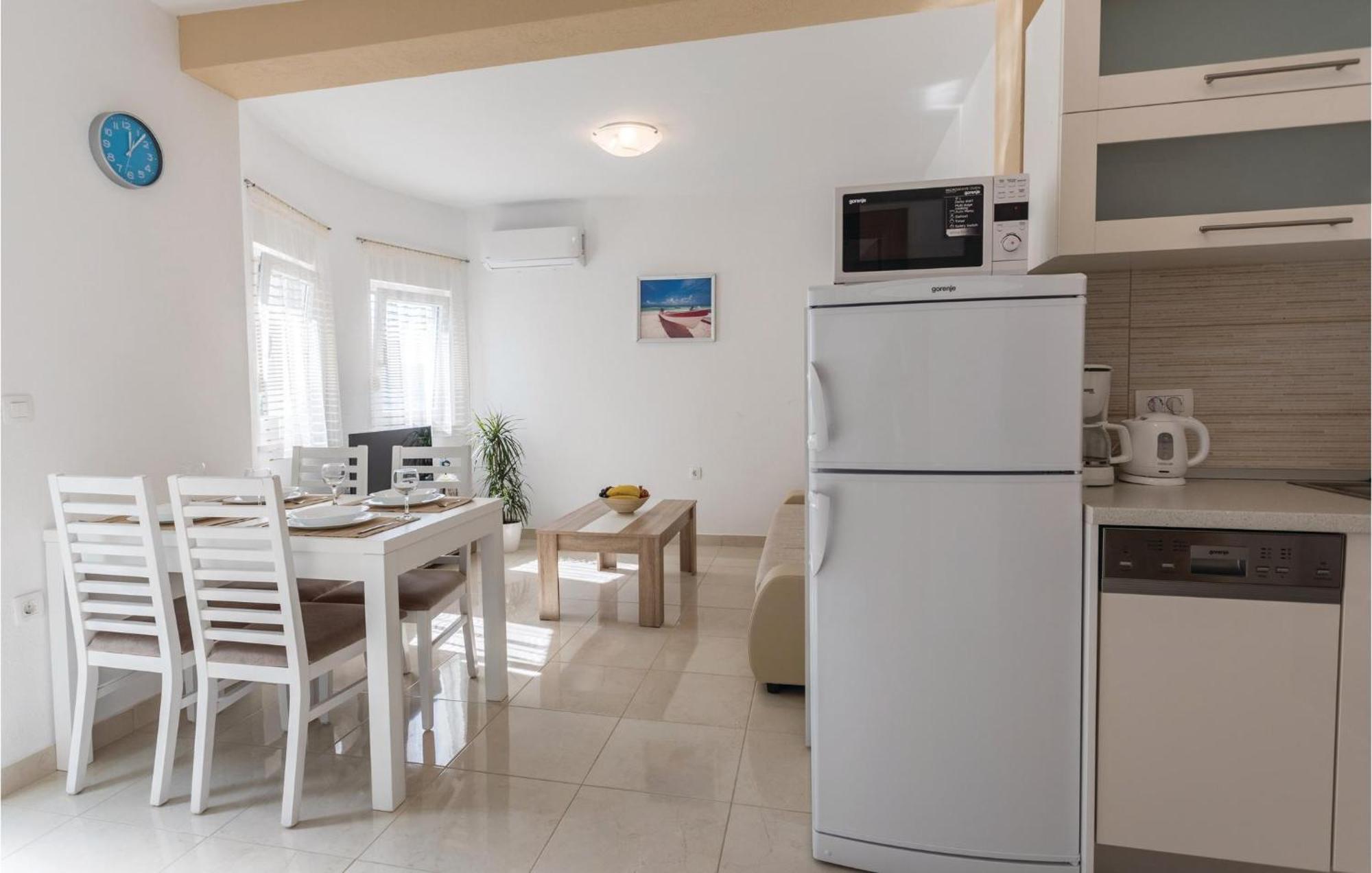1 Bedroom Lovely Apartment In Komarna Klek Exterior foto