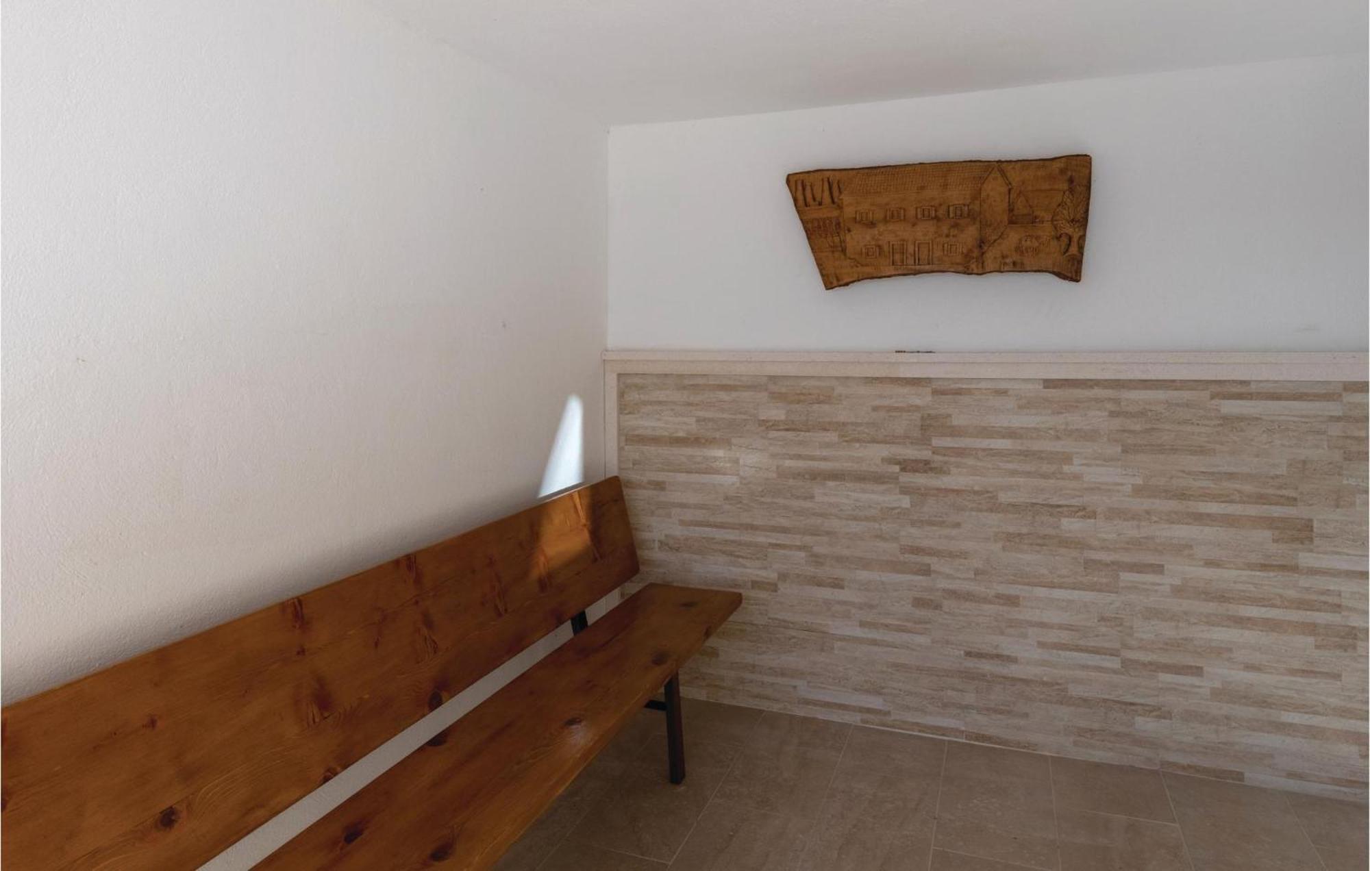 1 Bedroom Lovely Apartment In Komarna Klek Exterior foto