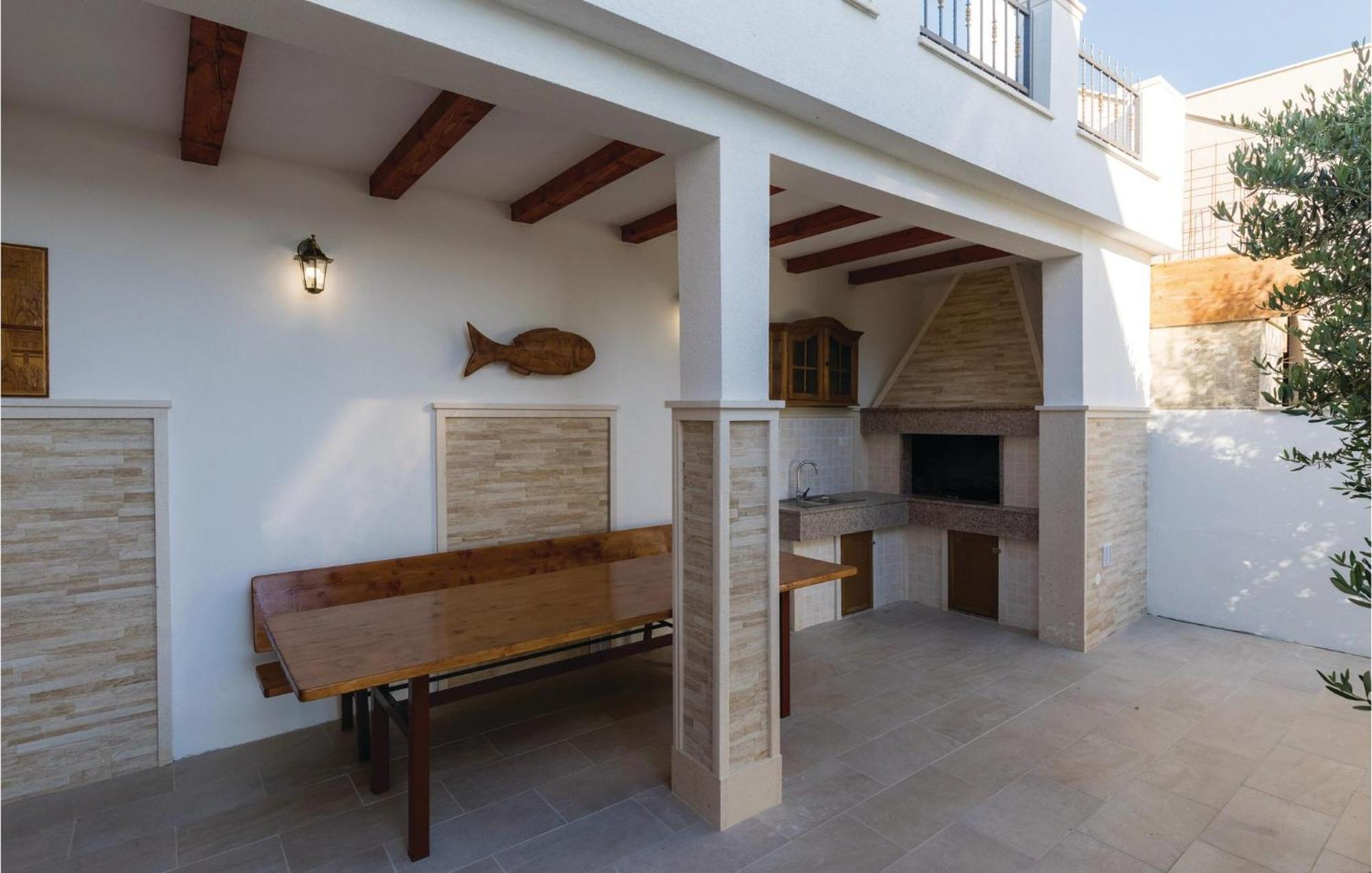 1 Bedroom Lovely Apartment In Komarna Klek Exterior foto